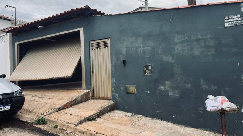 CASA A VENDA BAIRRO PITANGUEIRAS